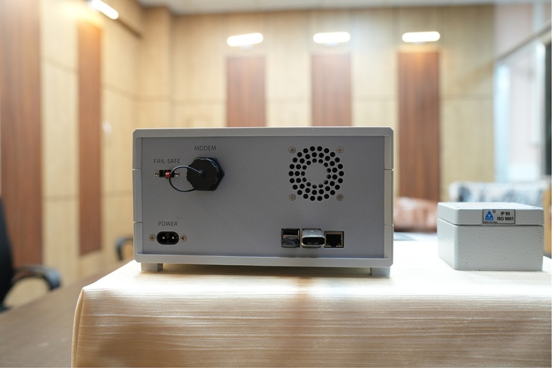 Visphotgraph Device - Rear View